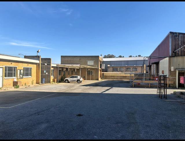 9,058M² BUILDING FOR SALE IN TUNNEY